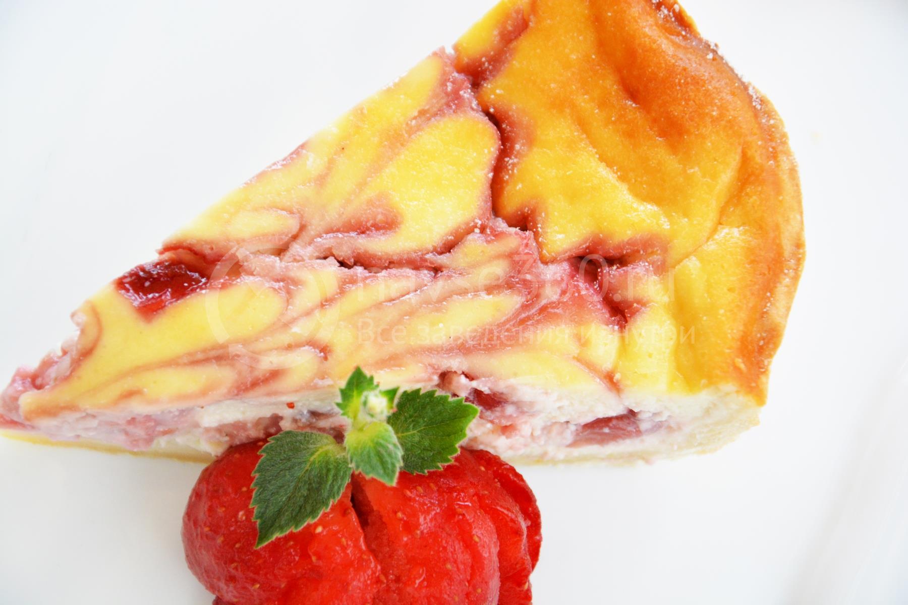 Пирог с клубникой