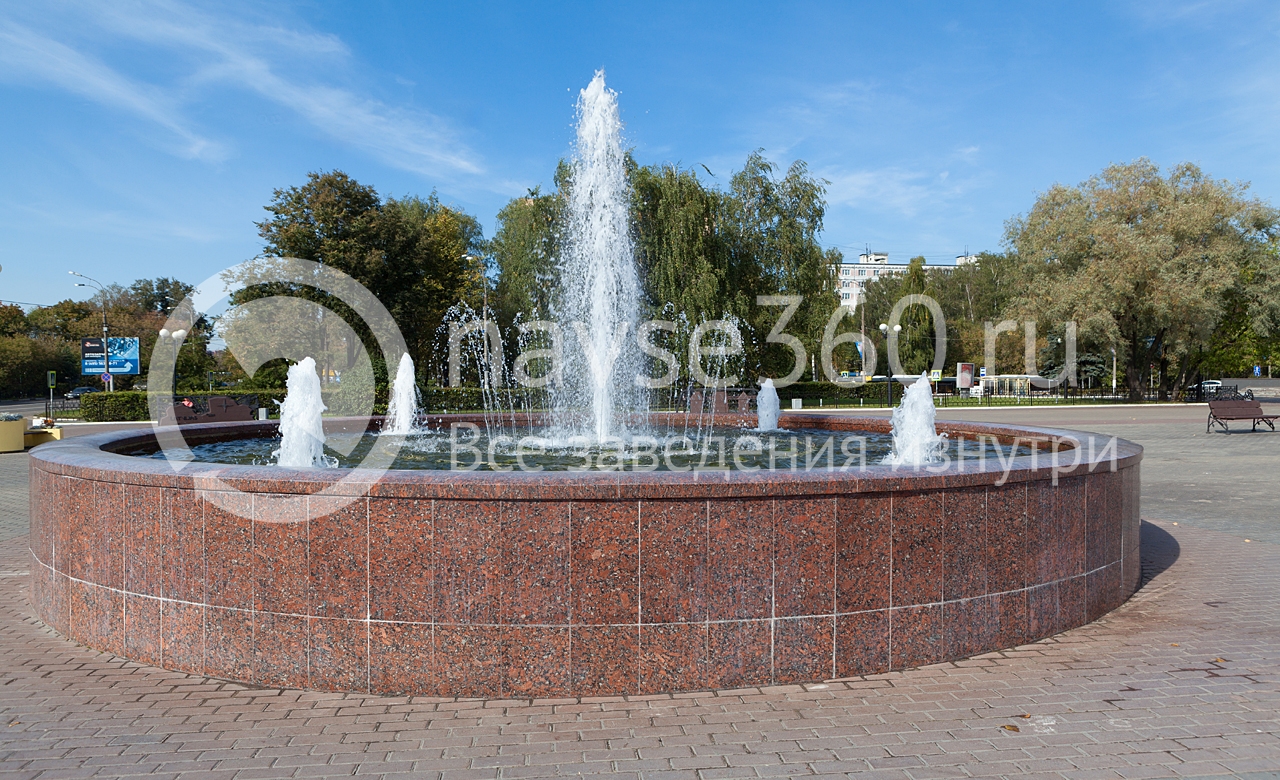 фонтан у ДК Подмосковье
