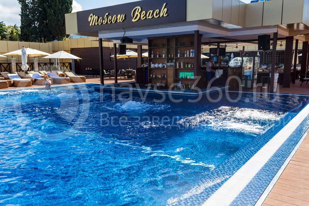 Бассейн в Moscow beach пляжном комплексе в Сочи