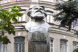 Памятник П. Н. Яблочкову