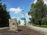 Часовня Покрова Пресвятой Богородицы и Памятный камень-монолит