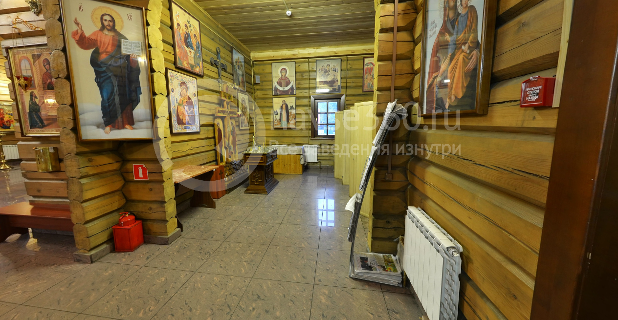 Вход в храм