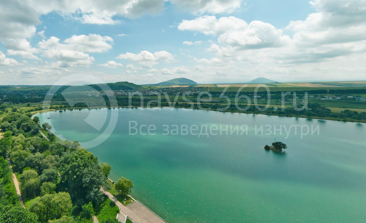 Большой водоем